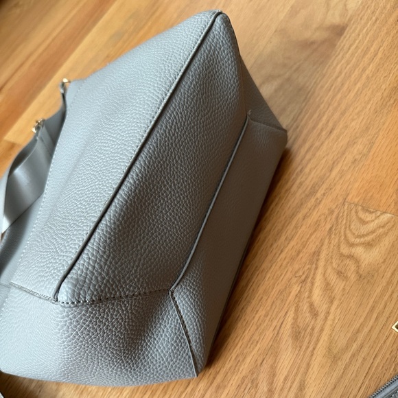 Convertible pebbled bucket bag - Picture 7 of 10